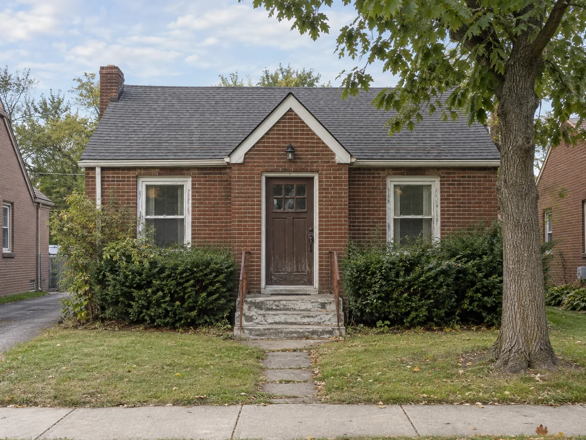 Coastal Refresh for a Brick Cottage — Before